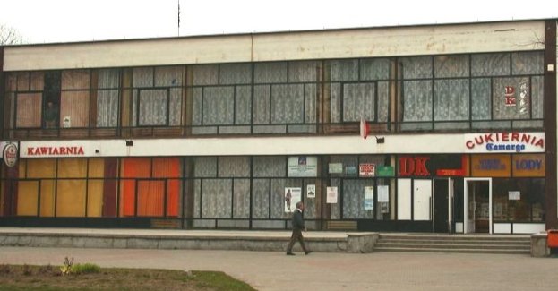 Powiatowy Dom Kultury we Włoszczowie został uroczyście otwarty 30 września 1967 roku. Na przestrzeni lat wiele się zmieniało, ale nadal należy do najważniejszych miejsc na mapie Gminy Włoszczowa.