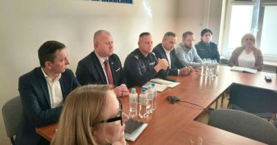 Patrole policji są obecne w szkołach